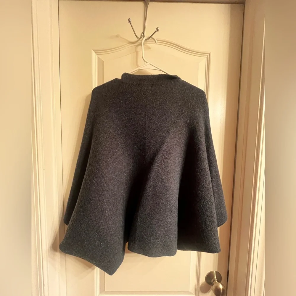 Anthropologie Navy/Marin Shrug‎ with Dramatic Sleeves One Size - Picture 4 of 4